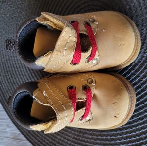 Tucker Brahm Toddler shoes. Sz 2